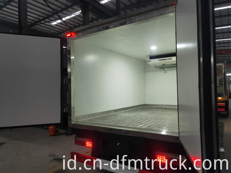 Dongfeng refrigerator truck (8)